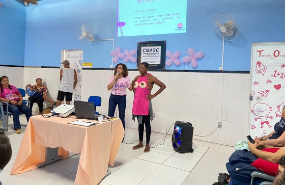 Representantes do Movimento Mulheres de Peito realizam ação na Apae Aracaju