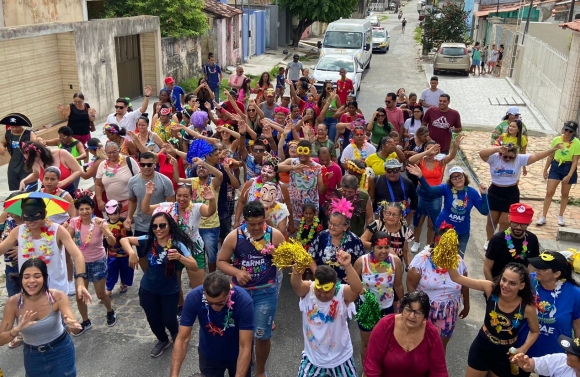 Bloquinho anima assistidos da Apae nesta sexta-feira de Carnaval